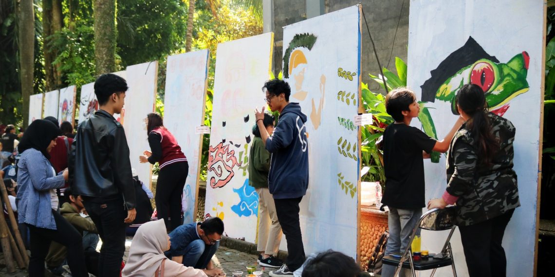Hima Seni Rupa UB Gelar Tiba-Tiba Kita Mural! Wadahi Mahasiswa FIB Tuangkan Kreativitas